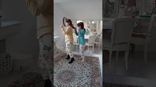 Clap When She Walk Trend