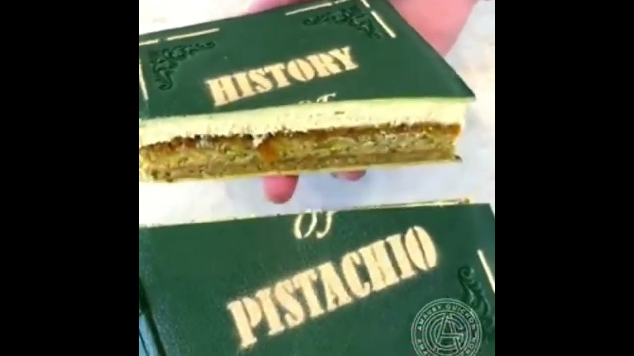 Magic art make a banana book cake |