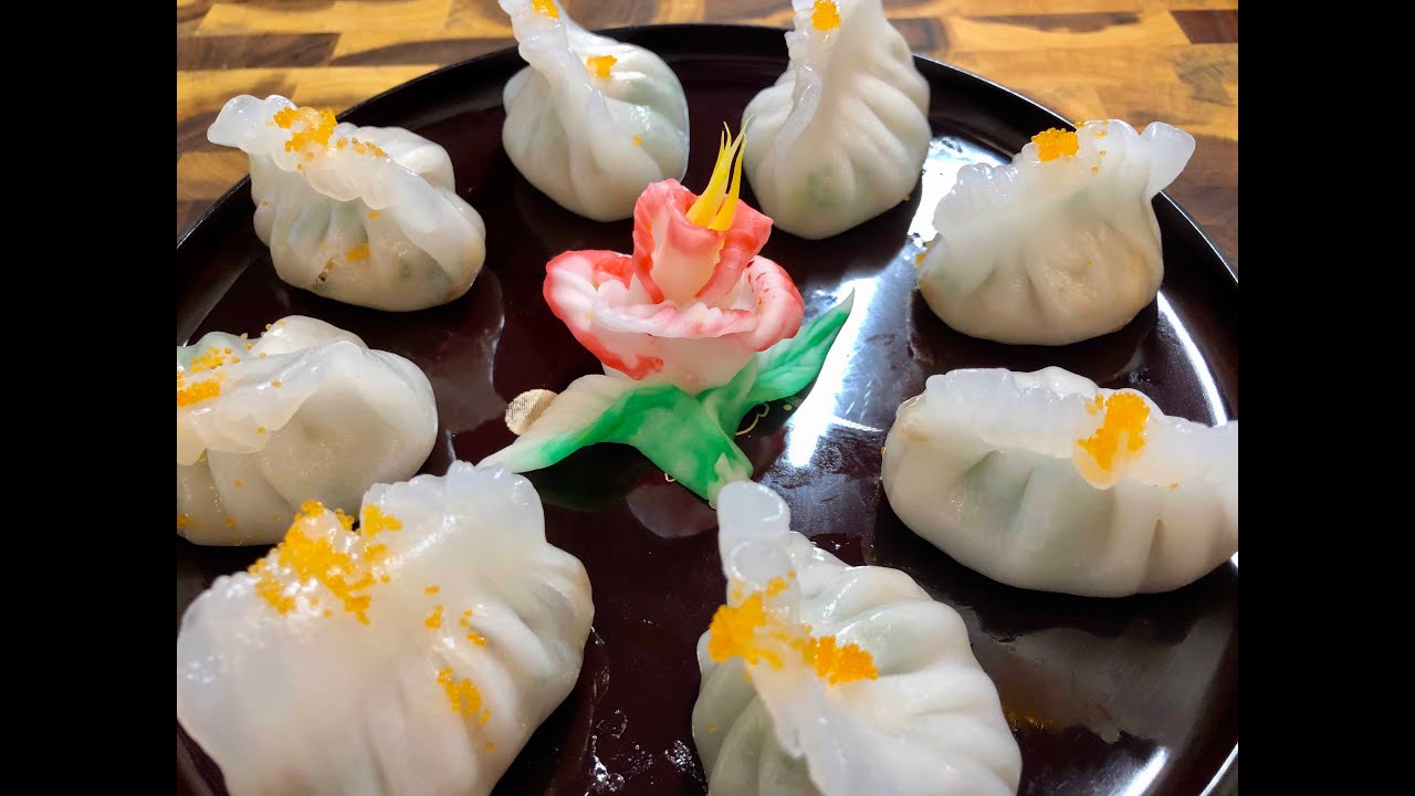 【潮州粉果】*Eng Subs* 這個傳統點心，大家應該非常熟悉，有人喜歡辛辣，也有人不喜歡，應該放花生，我就喜歡松子仁，有傳統，無正宗。大家不要默守成規，客人喜歡，自己喜歡就可以不斷改良，才有進取