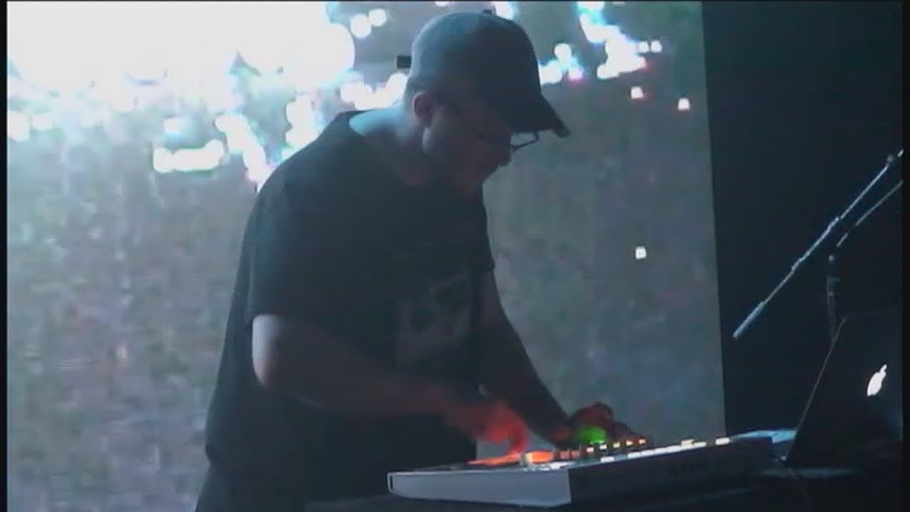 Ver Ghost/\/Ghoul (Live in LA, 8/8/18) en YouTube Ver Ghost/\/Ghoul (Live in LA, 8/8/18) en YouTube
