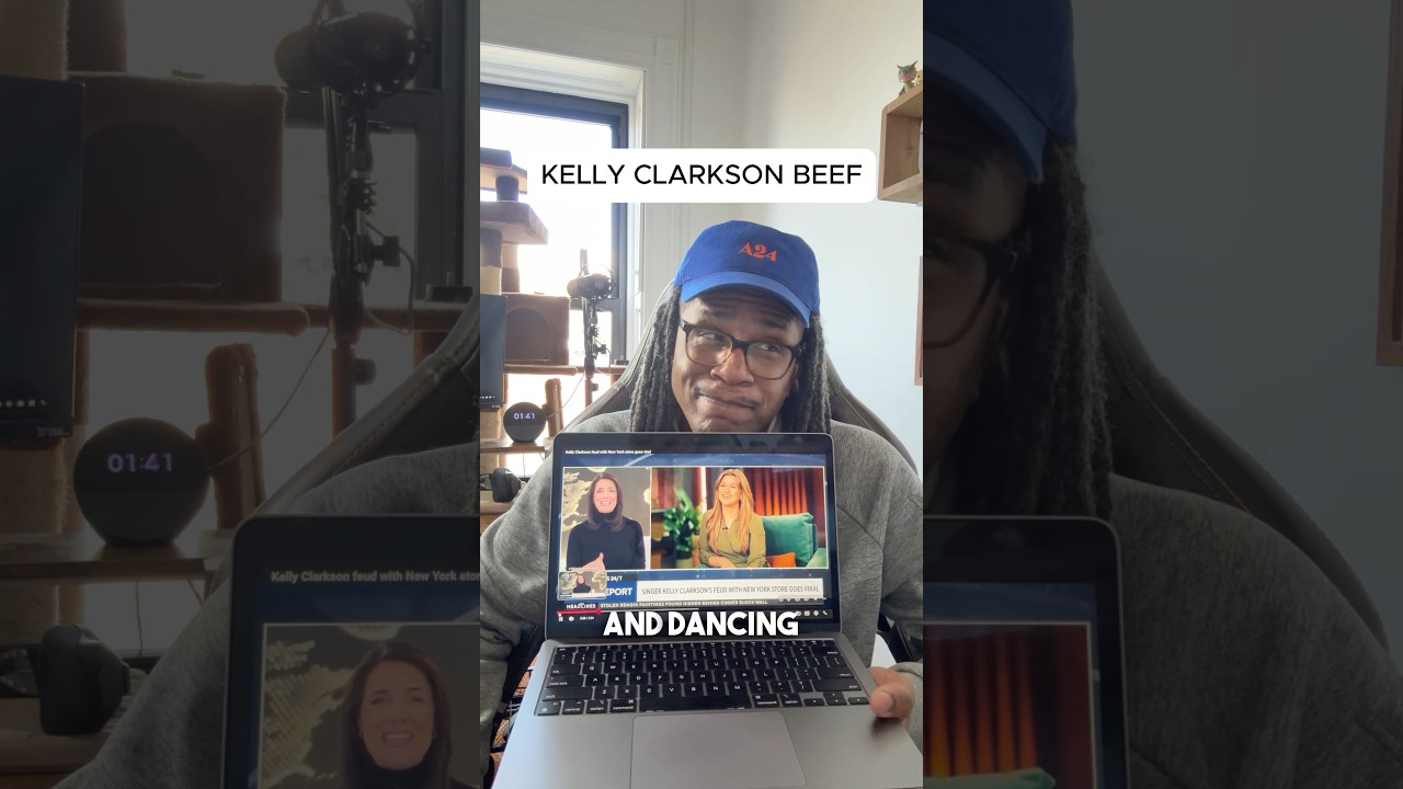 Give Kelly Clarkson THE BIRD! #kellyclarkson #newyork