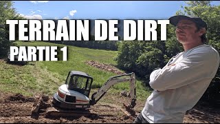 On construit un terrain de dirt - La pelleteuse en PLS