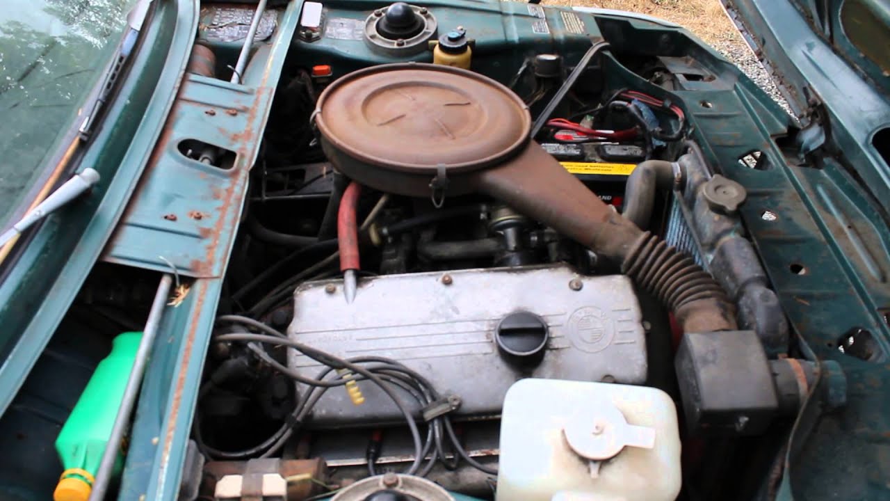 1970 BMW 2002 Engine Idling - YouTube