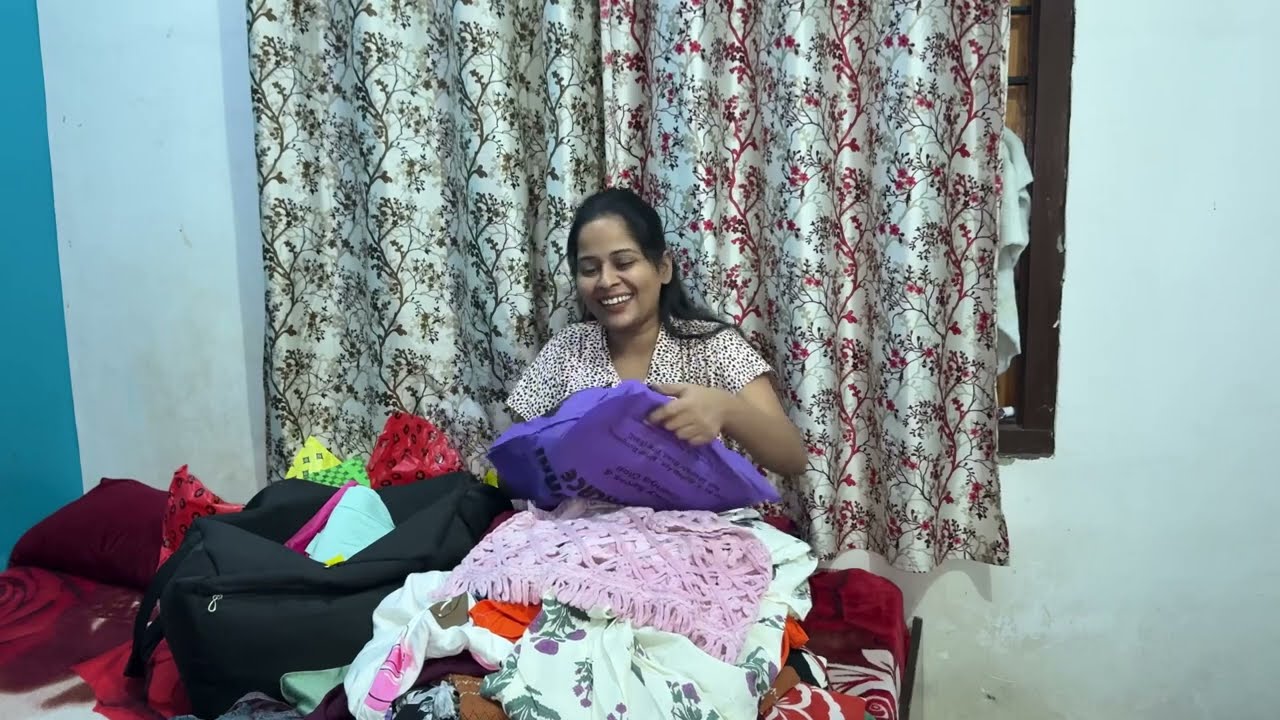 Aaj btati hu mene kya kya shopping ki 🥰 . BAs isi kam me bg rahungi kya ? 😪