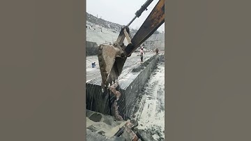 The process of mining bluestone blocks- Good tools and machinery make work easy