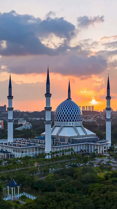 Sunset whispers on the graceful domes of Sultan Salahuddin Abdul Aziz Shah Mosque📍#shorts #viral