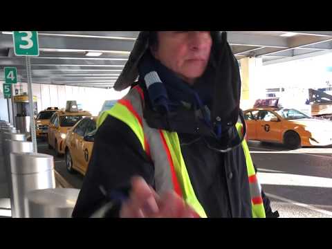Video: New York City'deki LaGuardia Havalimanı'na Gidiş ve Gidiş