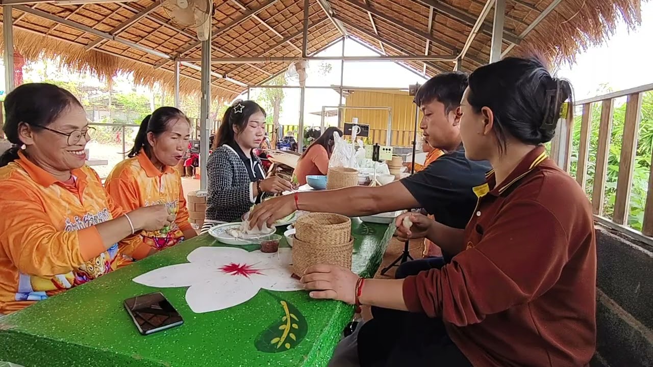 ขอบคุณผู้ใหญ่ใจดีที่เลี้ยงปลาเผามื้อเที่ยง