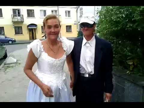 свадебное платье бомжа. свадьба в стиле бомжей. некрасивая невеста. бомжиха в свадебном платье. ужасная невеста.