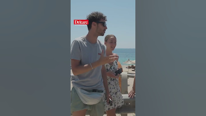 Ministrja Kumbaro takon turistët e huaj në Himarë!