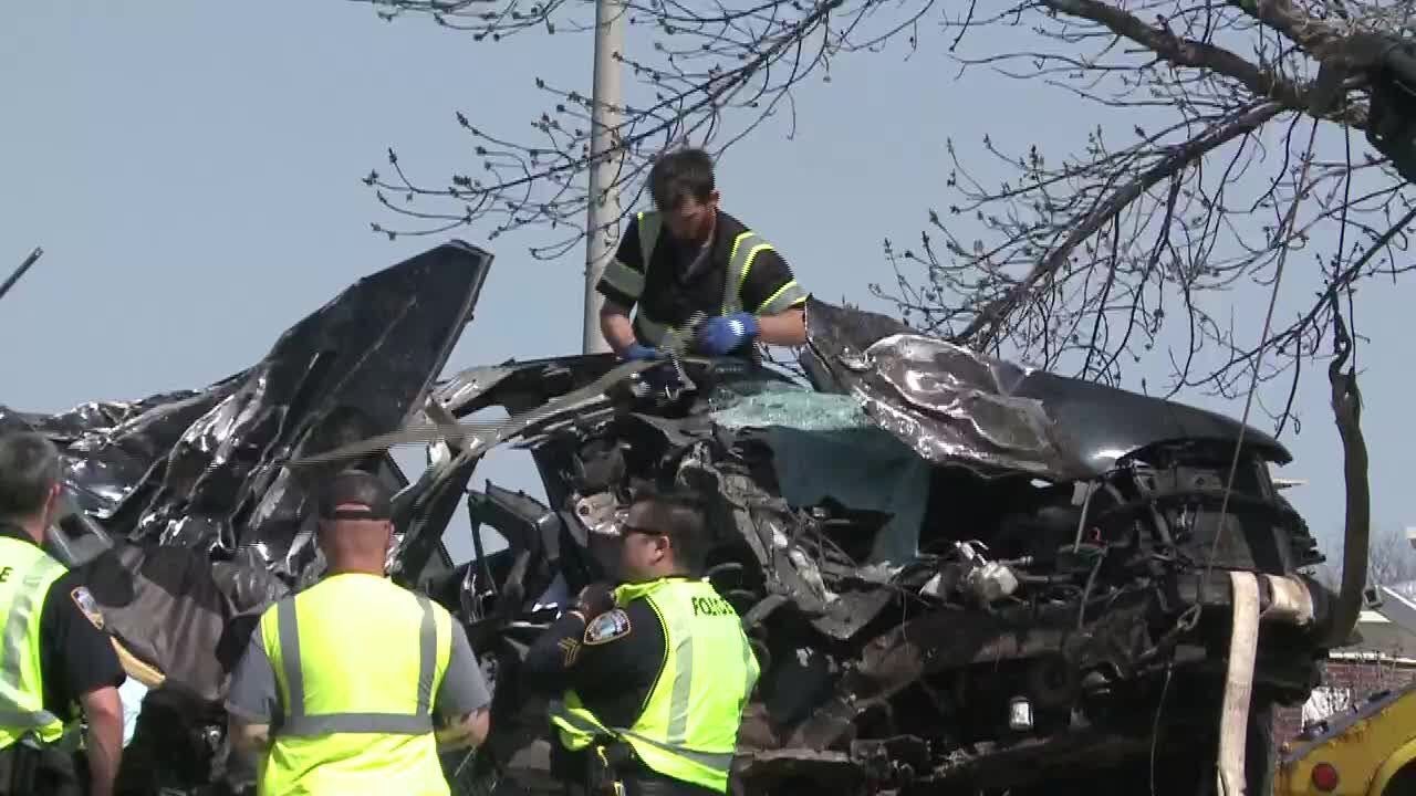 WATCH: Police investigate fatal crash in southeast Lincoln - YouTube