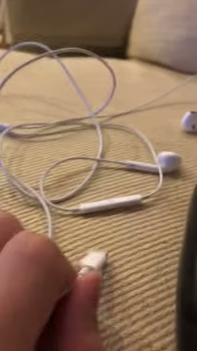 Can i use iphone earphones on ps4