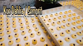KUE KERING SEMPRIT DAHLIA (ENAKNYA BIKIN NAGIH !!!)