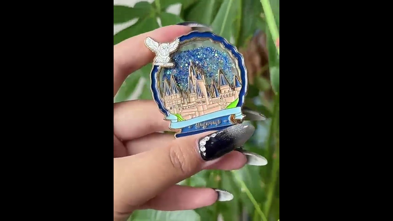 Magic Academy Metal Brooch with Liquid-filled Pin Badge, Customization available. MOQ: 500 pcs.