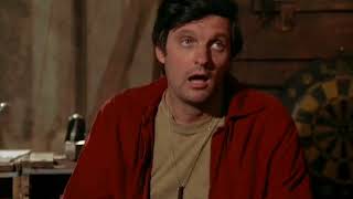 M*A*S*H s03e03 Hawkeye won't carry a gun Resimi