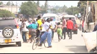 Wakazi wa Bunju wamevamia kituo cha polisi na kukichoma moto baada ya kugongwa mwanafunzi.