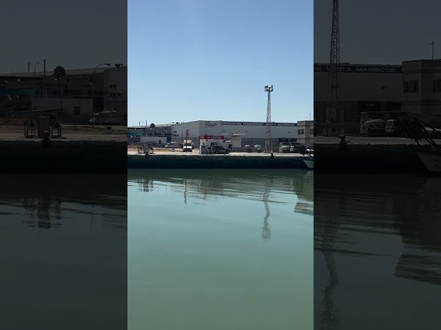 Relajante y bella imagen del Río Guadalete a su paso y desembocadura en El Puerto de Santa