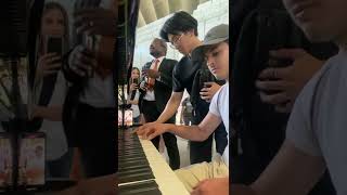 Piano un rappeur arrive dans la vidéo de malade piano Amazing