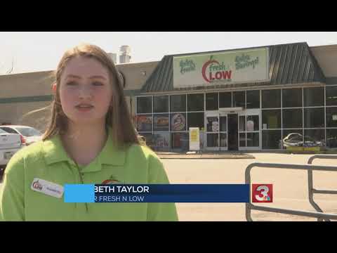 Local teen cashier pays for grocery bill for struggling senior citizen