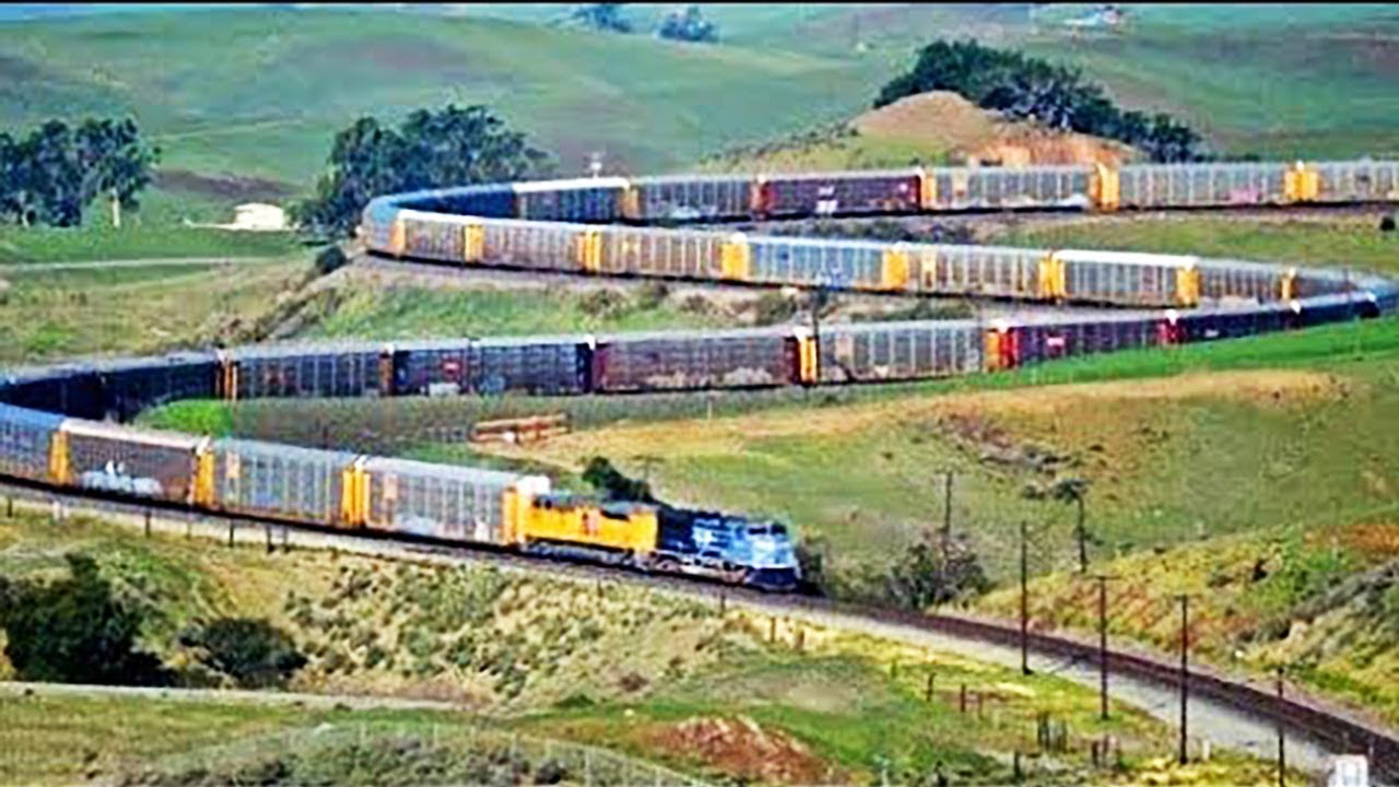世界之最大合集：南非最長的貨運列車，六個火車頭342節車廂，全長超過5公裏，以及一口氣看完世界上速度最快的蒸汽火車，全球最大的集裝箱貨輪，最大的汽車運輸船，世界上速度最快的渡輪和最大的運輸飛機
