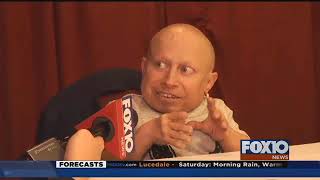 Famous Geeks, Freaks, and Celebs: A look at Pensacon 2017! -- Devan Coffaro Profile