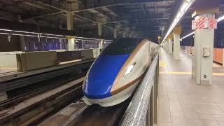 2025年10月26日北陸新幹線金沢(駅)12番のりば3518Eかがやき518号(金沢·長野·)東京行き着発 E7系F4編成運行3518Eかがやき518号(長野から先大宮·上野·東京停車最終列車)