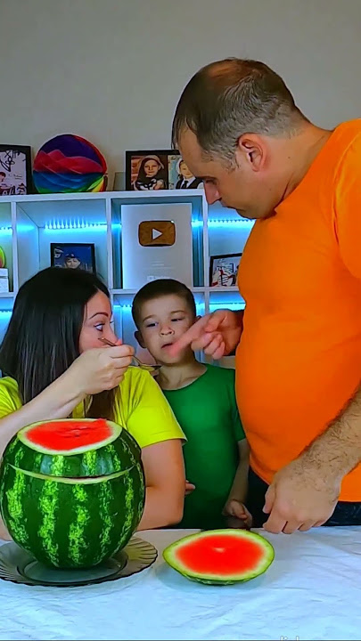 She hid chupa chups in a watermelon vs Funny dad hid a lollipop in a watermelon!😂😂😂