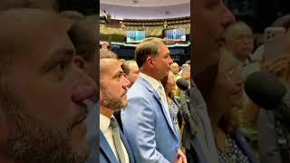 FLÁVIO BOLSONARO OUVINDO SEU NOME