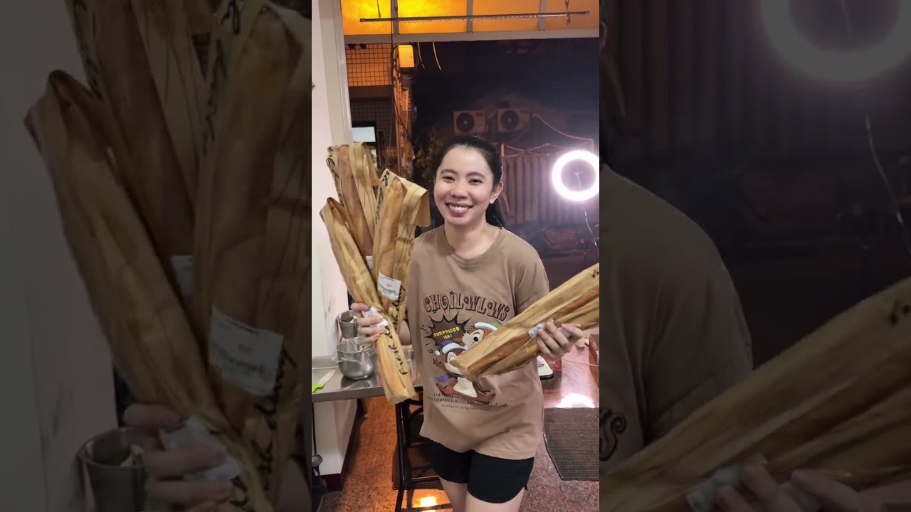 នំបុ័ងសាច់គោអាំង​ អ្នកតៃវ៉ាន់ញាំហេីយត្រូវមាត់គ្រប់ៗគ្នា☺