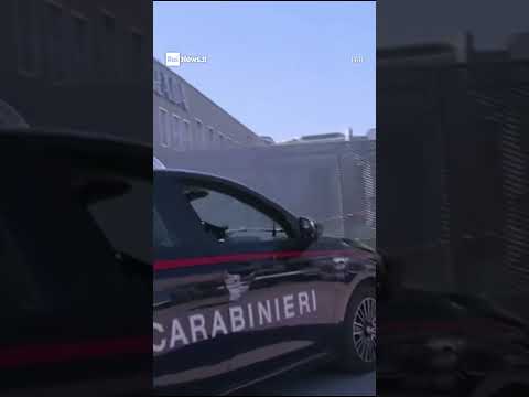 Video Maxi furto da Prada commando porta via scarpe per centinaia di migliaia di euro