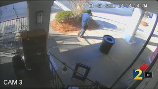 New video shows would-be thieves walking into jewelry store, putting on ski masks