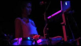 Miniatura de "Micachu & the Shapes - Calculator LIVE"