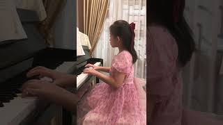 Gwen, 8Yo Play Spinning Wheel Song