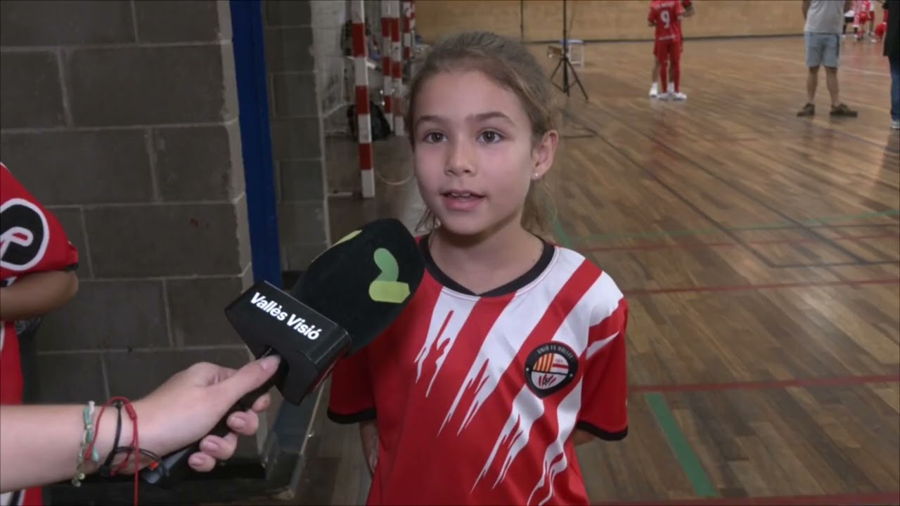 250 jugadors surten a pista en la presentació dels equips de la Unió Futbol Sala Mollet