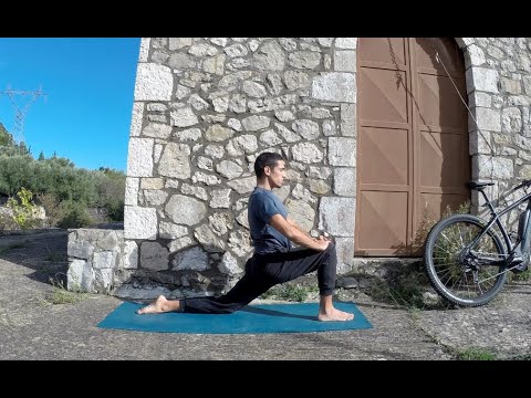 Video: 6 Posizioni Yoga Per Ciclisti - Matador Network