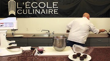 How to Make Homemade Raspberry Frosting : Frosting Recipes