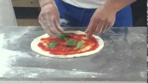 Tecnica di stesura pizza napoletana stg  Maestro F...