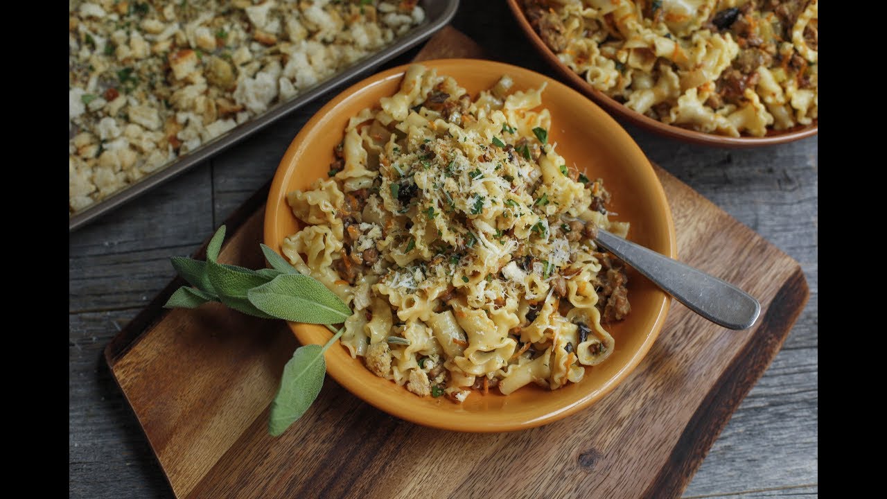 Easy Pasta Dishes: One-Skillet Tortellini Bolognese & Thanksgiving Pasta | Rachael Ray Show