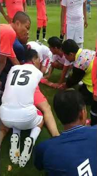 DETIK-DETIK RICKY YAKOBI MENINGGAL DISAAT MAIN BOLA//LEGEND INDONESIA