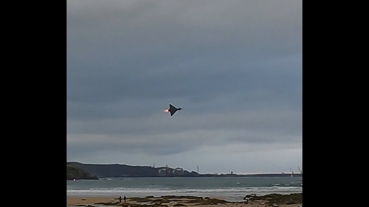 FESTIVAL AEREO GIJON 2023- SUNSET AIR SHOW - EUROFIGHTER
