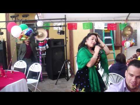 Carla Dueas con Los Laureles Mariachi Mi Mexico en...