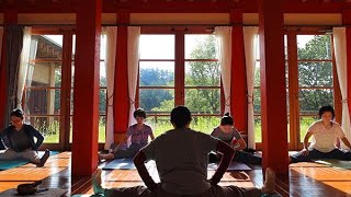 朝ヨガ・畑づくり…　心も体も整える旅