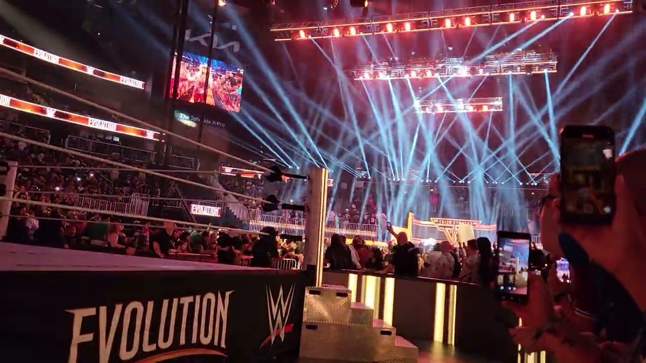 Trish Stratus Wwe Evolution Entrance