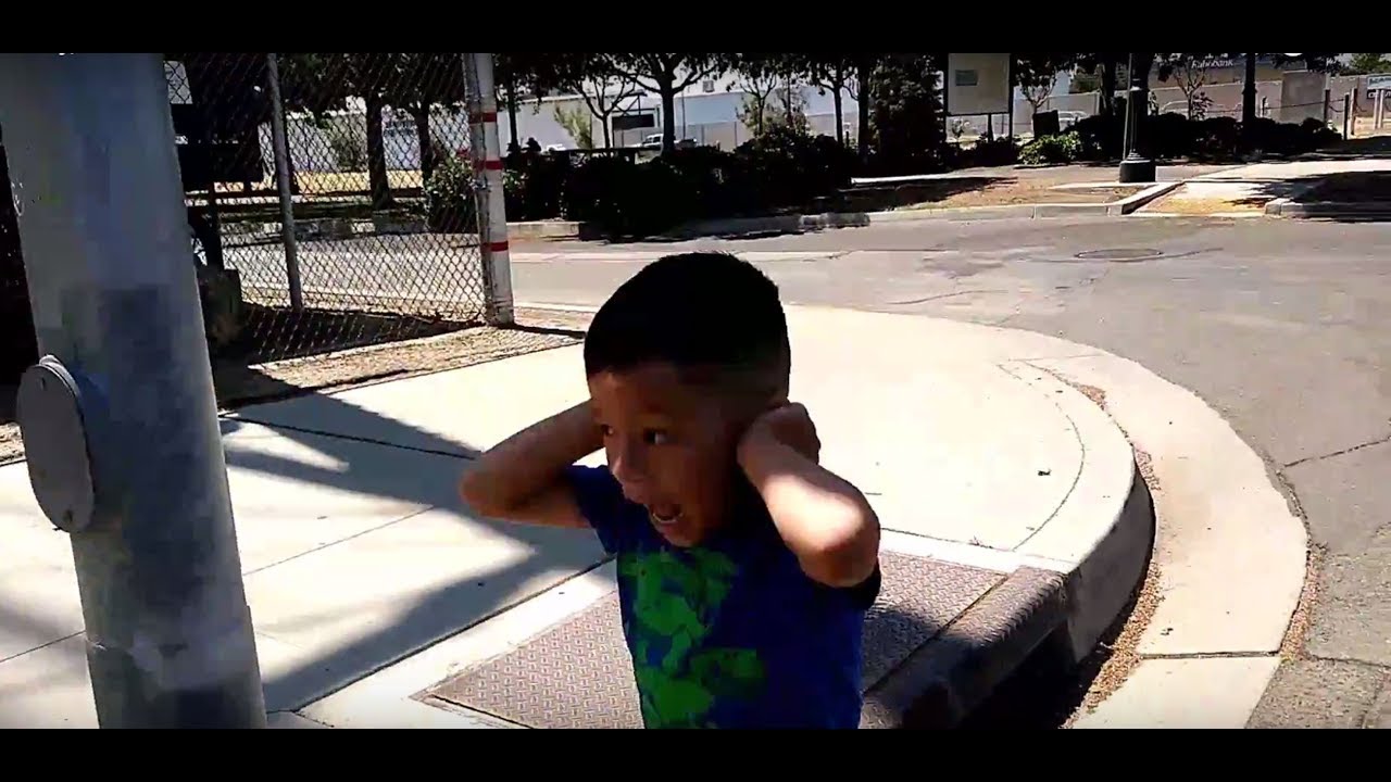 Reedley, ca water tower siren  makes kids ear bleed.