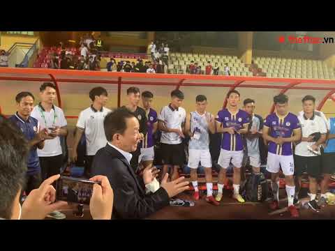 Video Bầu Hiển xuống sân thưởng nóng nửa tỷ đồng cho cầu thủ... - youtube