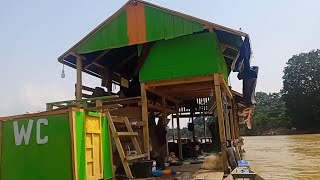 Download Lagu Bermalam sendirian di rumah rakit apung yang aman dan nyaman. MP3