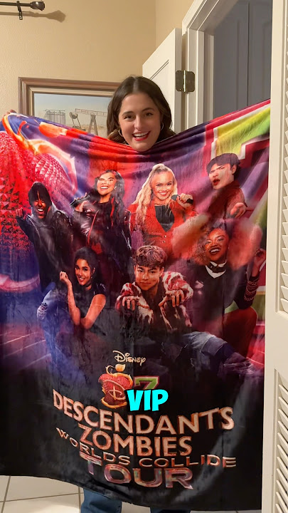 what we got for Ultimate VIP Descendants Zombies Worlds Collide Tour 💚