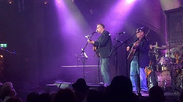 Boo Hewerdine and and Chris Difford of Squeeze – Feed The Meter (A Night for Lonnie Donegan)