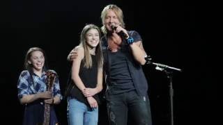 Keith Urban - Brings Young Fan on Stage (Edmonton, AB) chords