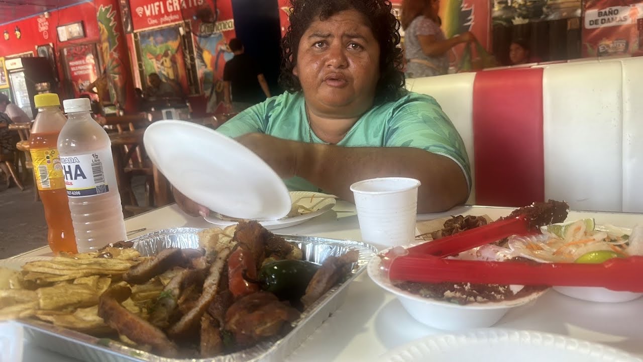 Almorzando con Angie Mire Usted..😁😁